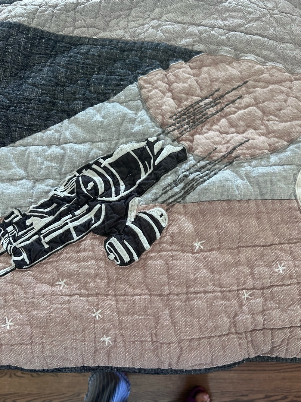 Pottery Barn Kids Star Wars Grogu Quilted Bedding in Green, Tan, Gray - Picture 2 of 8